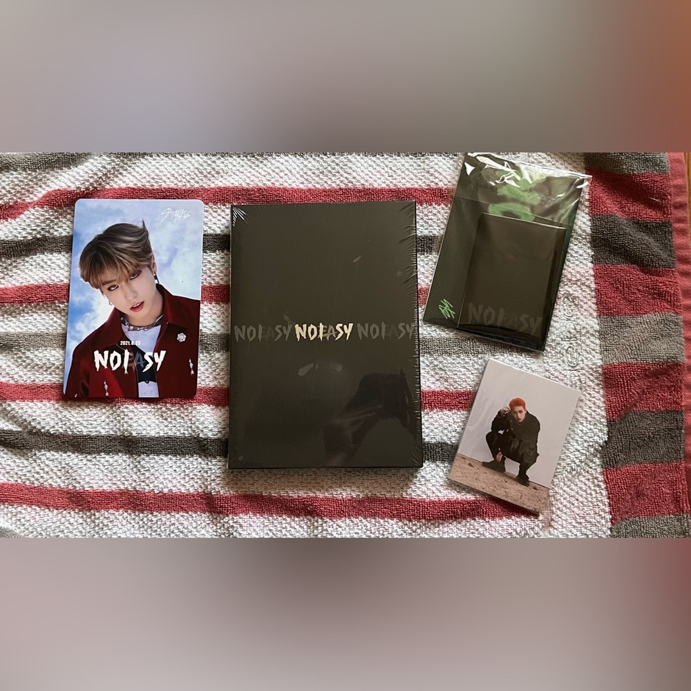 STRAY KIDS 2ND ALBUM - NOEASY (LIMITED EDITION), Album + 1 Unfolded Poster